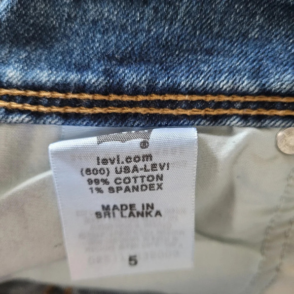 Levi's Distressed Medium Wash Double Button Jean Denim Shorts Size Junior's 5 - Picture 9 of 9